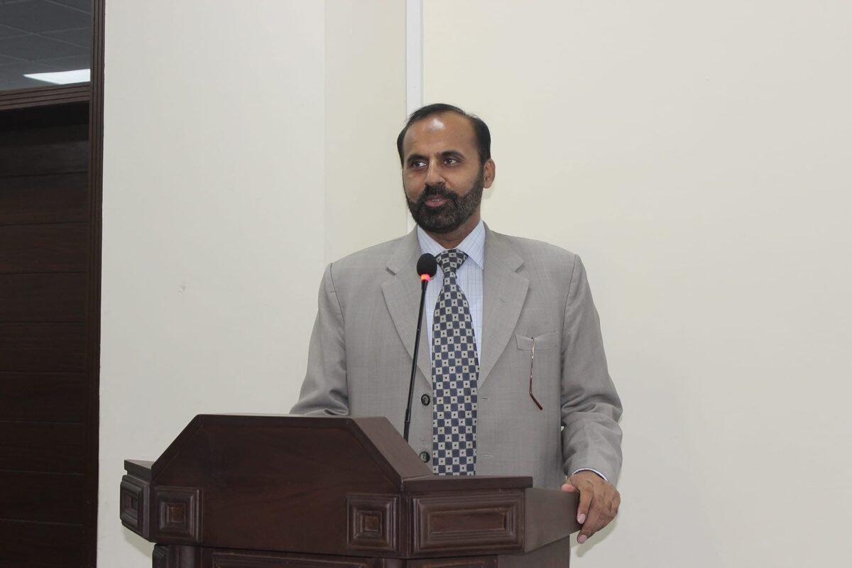 Dr. Muntazar Mehdi presenting at a departmental seminar