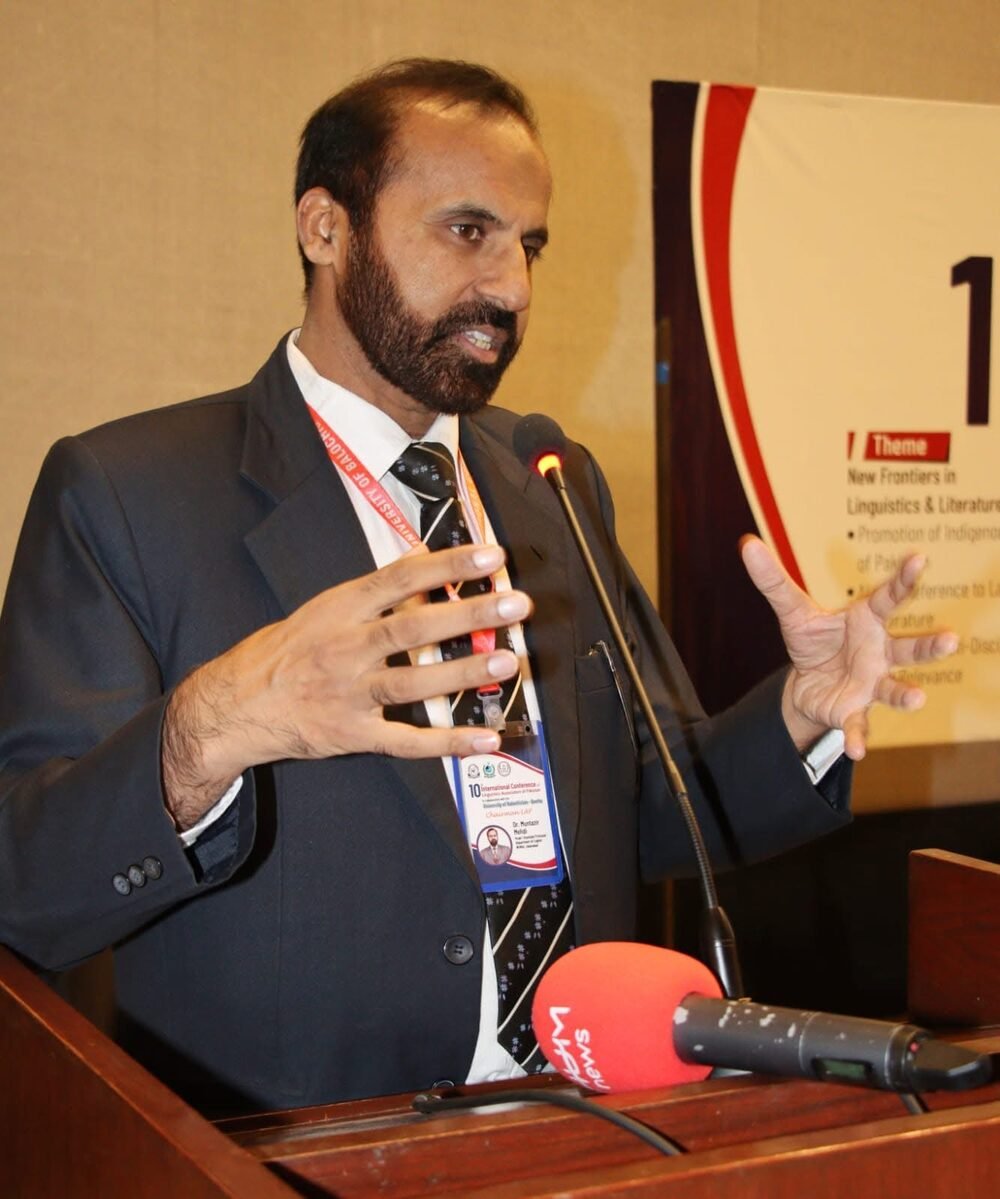Dr. Muntazar Mehdi addressing an international linguistics conference